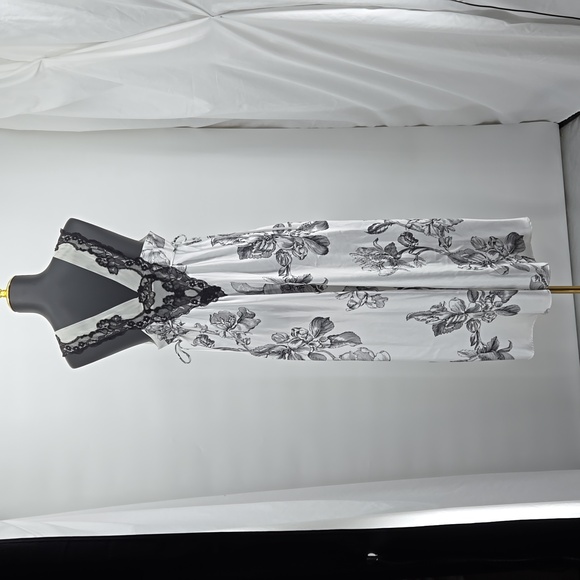 Soma Intimates Gown and Robe Black White Sexy Lace Accents Ties on Side Size L - Picture 5 of 14